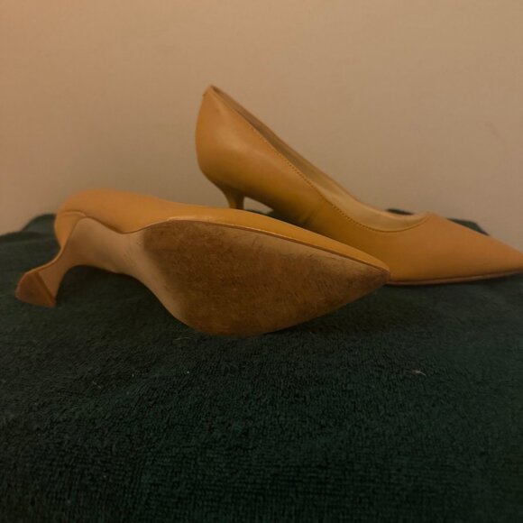 Nine West Leather Honey Tan Size Sz 6.5 Low Kitten Heel - Picture 3 of 3